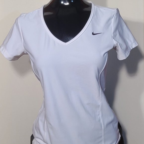 Nike Tops - Med | NIKE | Activewear T-shirt